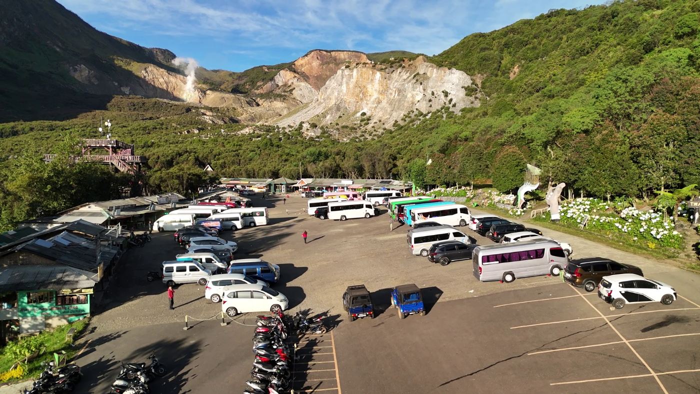 Area parkir jemputan turun Papandayan
